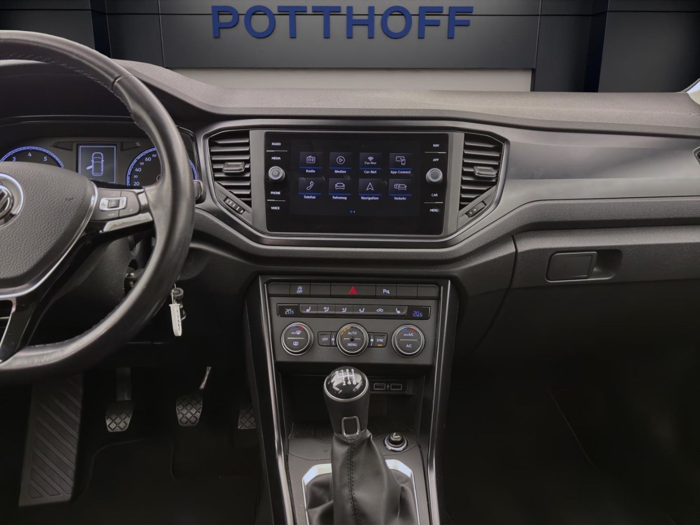 Volkswagen T-Roc 1.0 TSI - Samsaru's Car Outlet