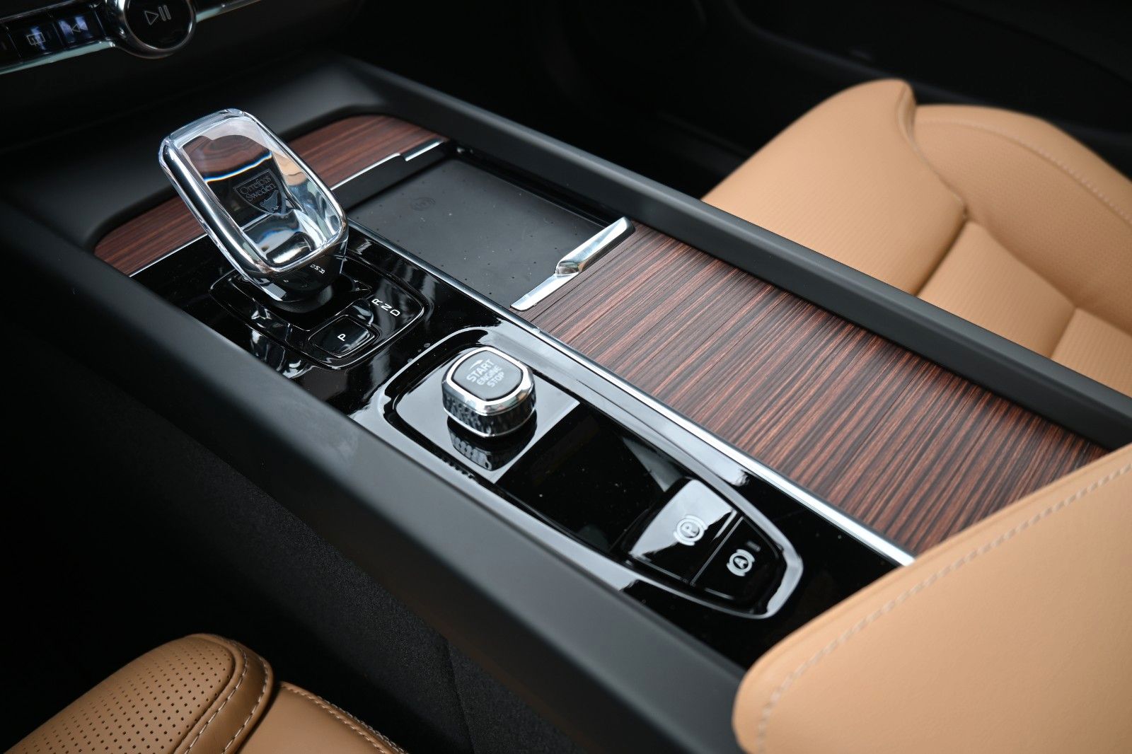 Volvo XC60 B4 D AWD Ultimate Dark*STDHZG*360°*LUFT*ACC