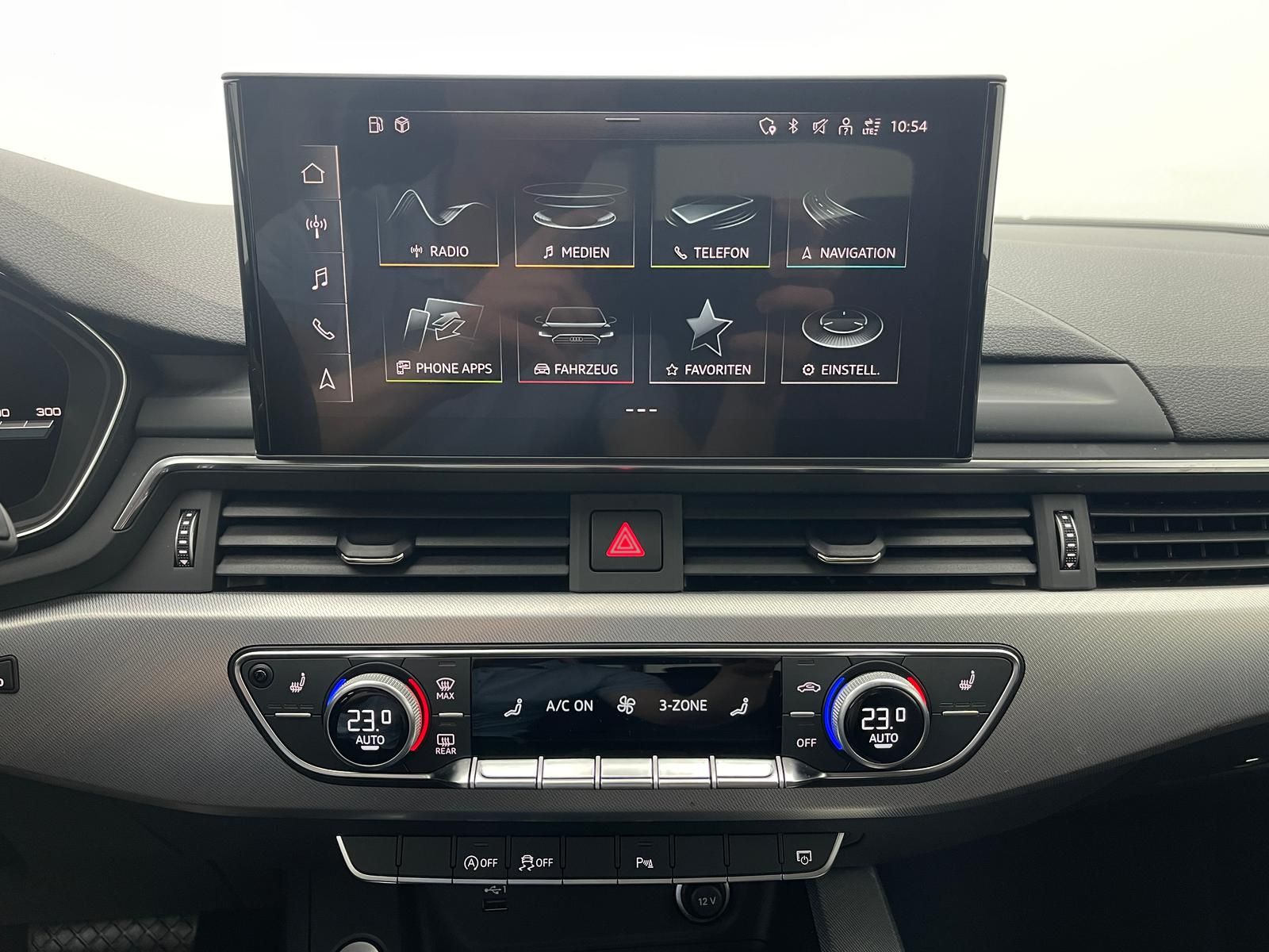 Audi A4 35 TFSI Advanced - Samsaru's Car Outlet