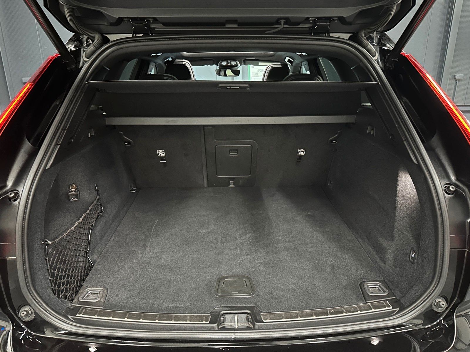 Volvo XC60 Plus Black Edition AWD*21Zoll*PANORAMA*AHK*