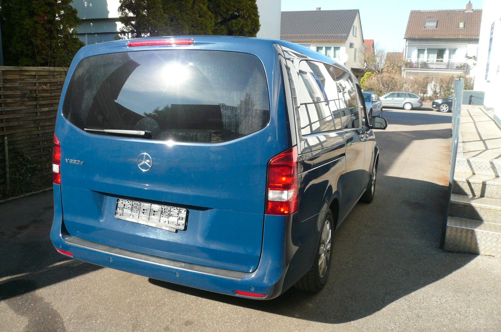 Mercedes-Benz V 220 d RISE - Samsaru's Car Outlet