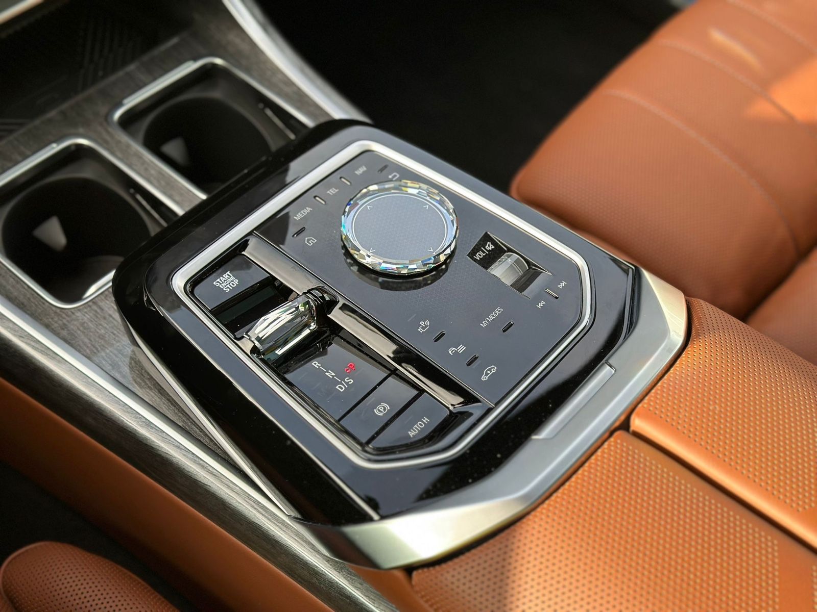 BMW 740d M INDIVIDUAL.AUTOTÜR.FOND ENT.SKY.MASSAGE