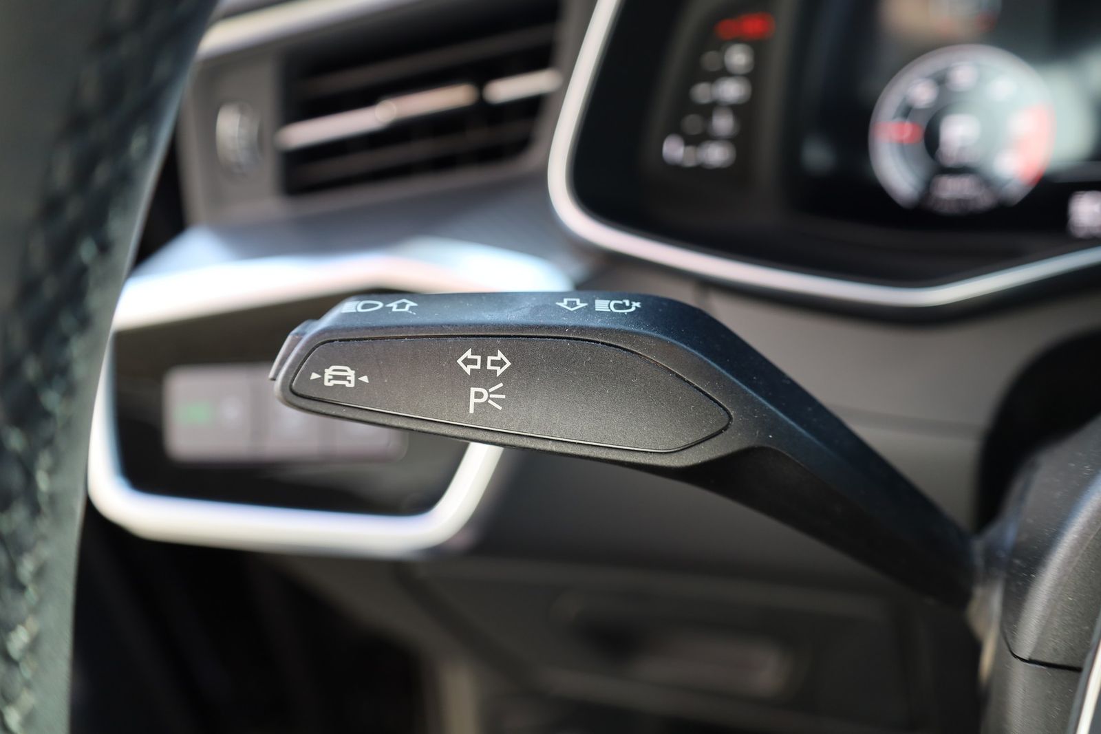 Audi A6 40 Avant sport S-Tronic - Samsaru's Car Outlet