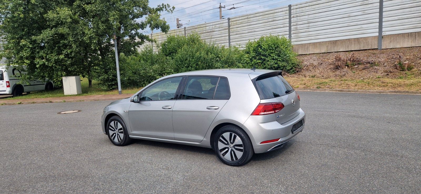 Volkswagen Golf VII e-Golf - Samsaru's Car Outlet