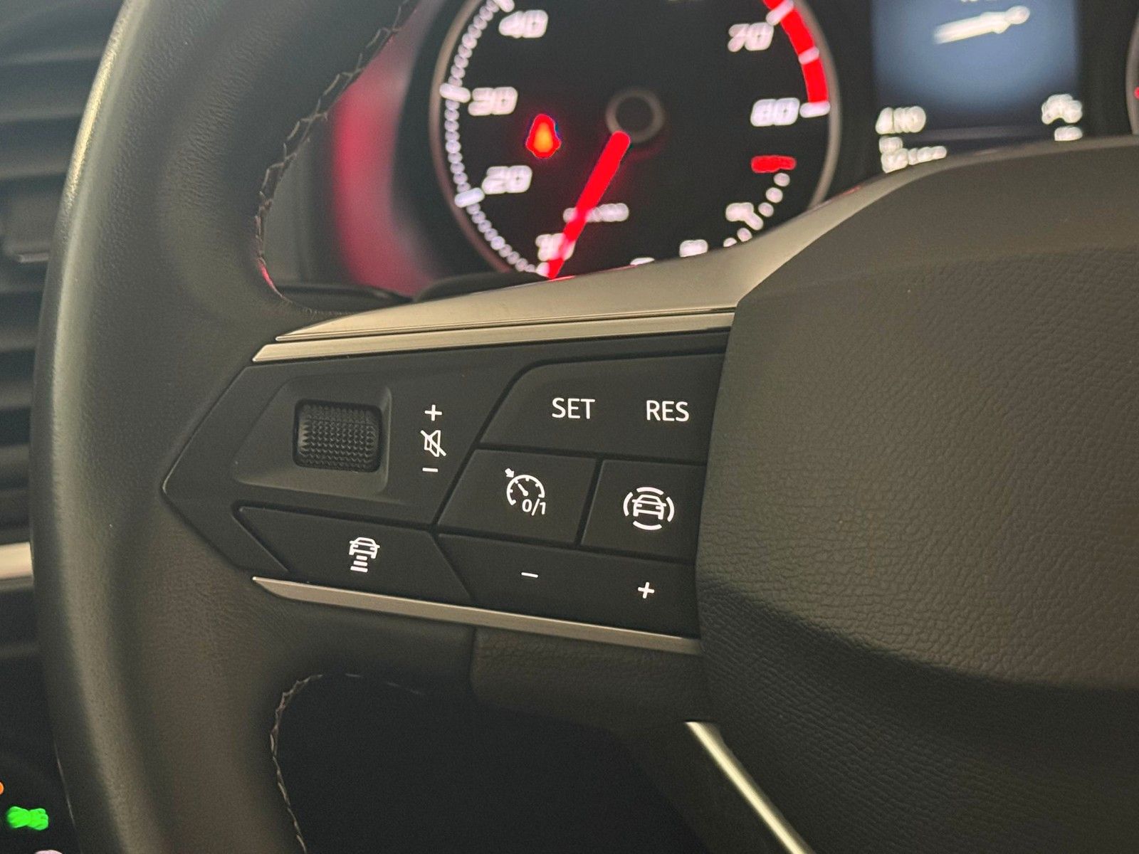 Seat Ateca 1.5 TSI DSG Style*LED*NAVI*SHZ*ACC*AHK*