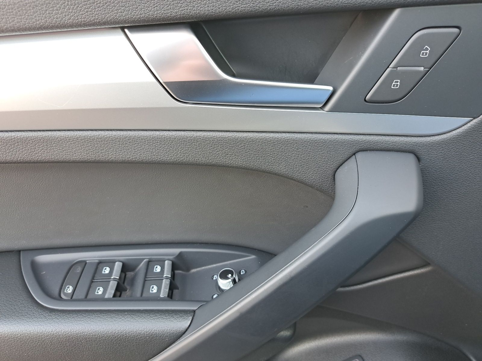 Audi Q5 S line 40 TDI quattro S tronic AHK PANO HEAD