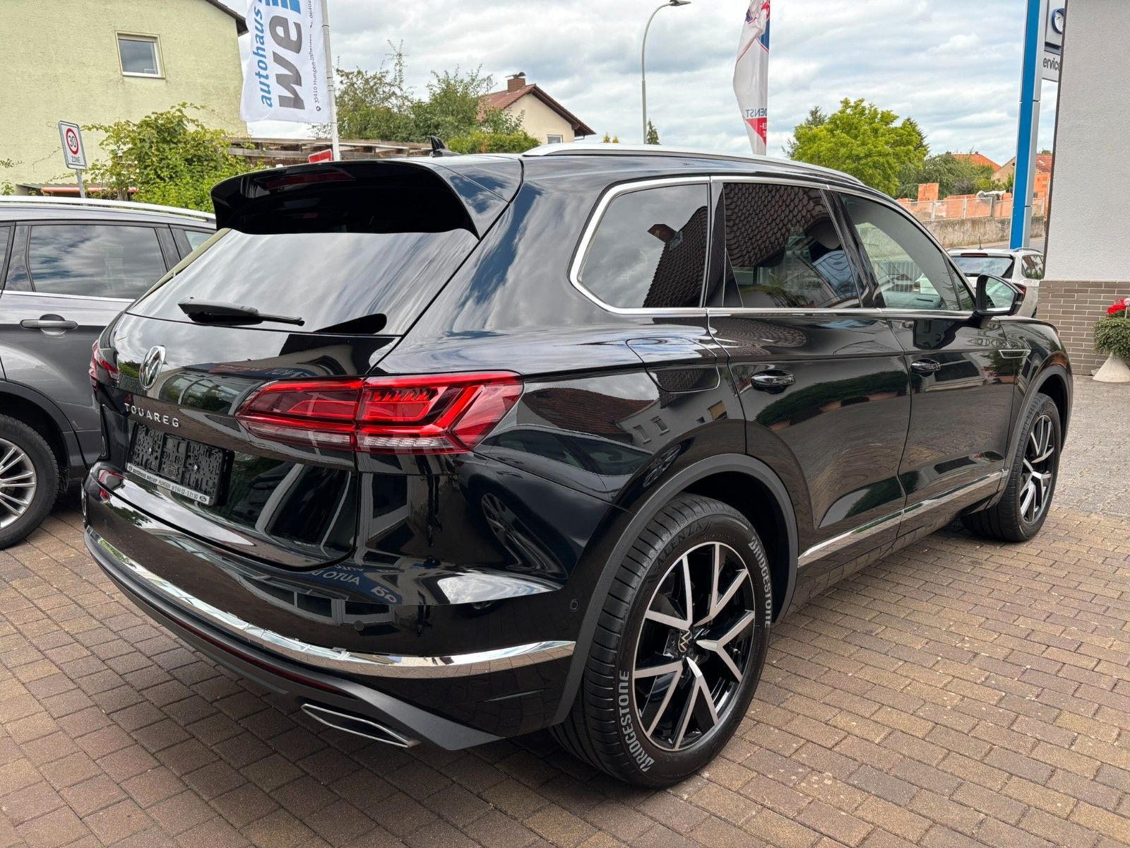 Volkswagen Touareg Elegance 4M - Samsaru's Car Outlet