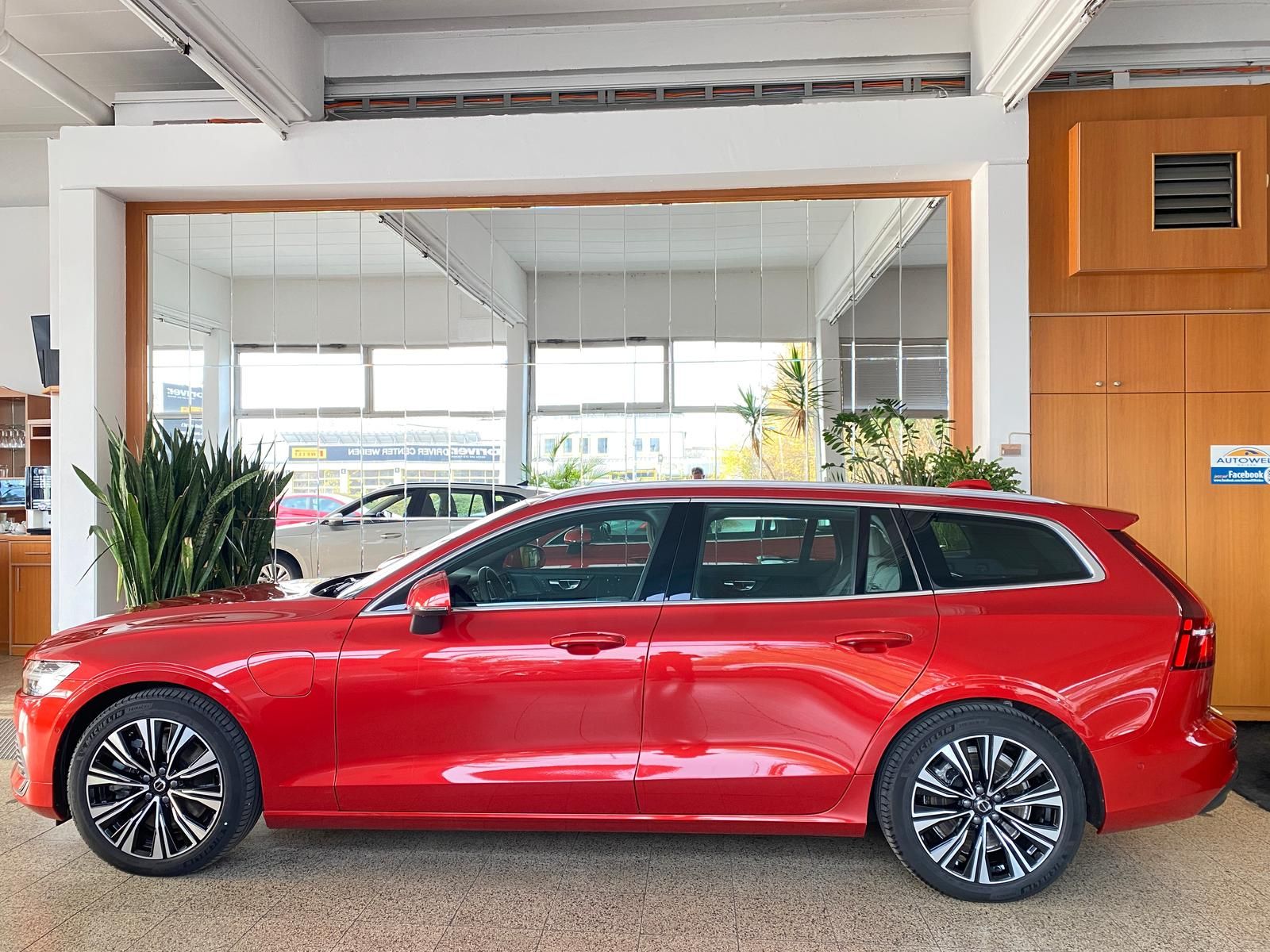 Volvo V60 Kombi T6 Plug-In Hybrid AWD Plus Bright