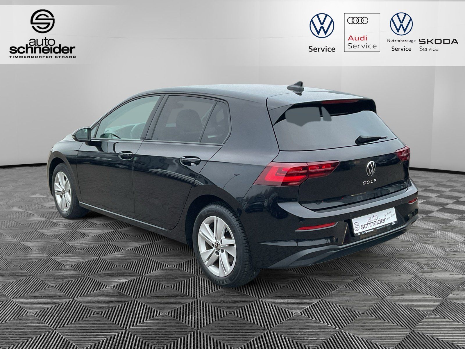 Volkswagen Golf VIII 1.5 TSI Life - Samsaru's Car Outlet