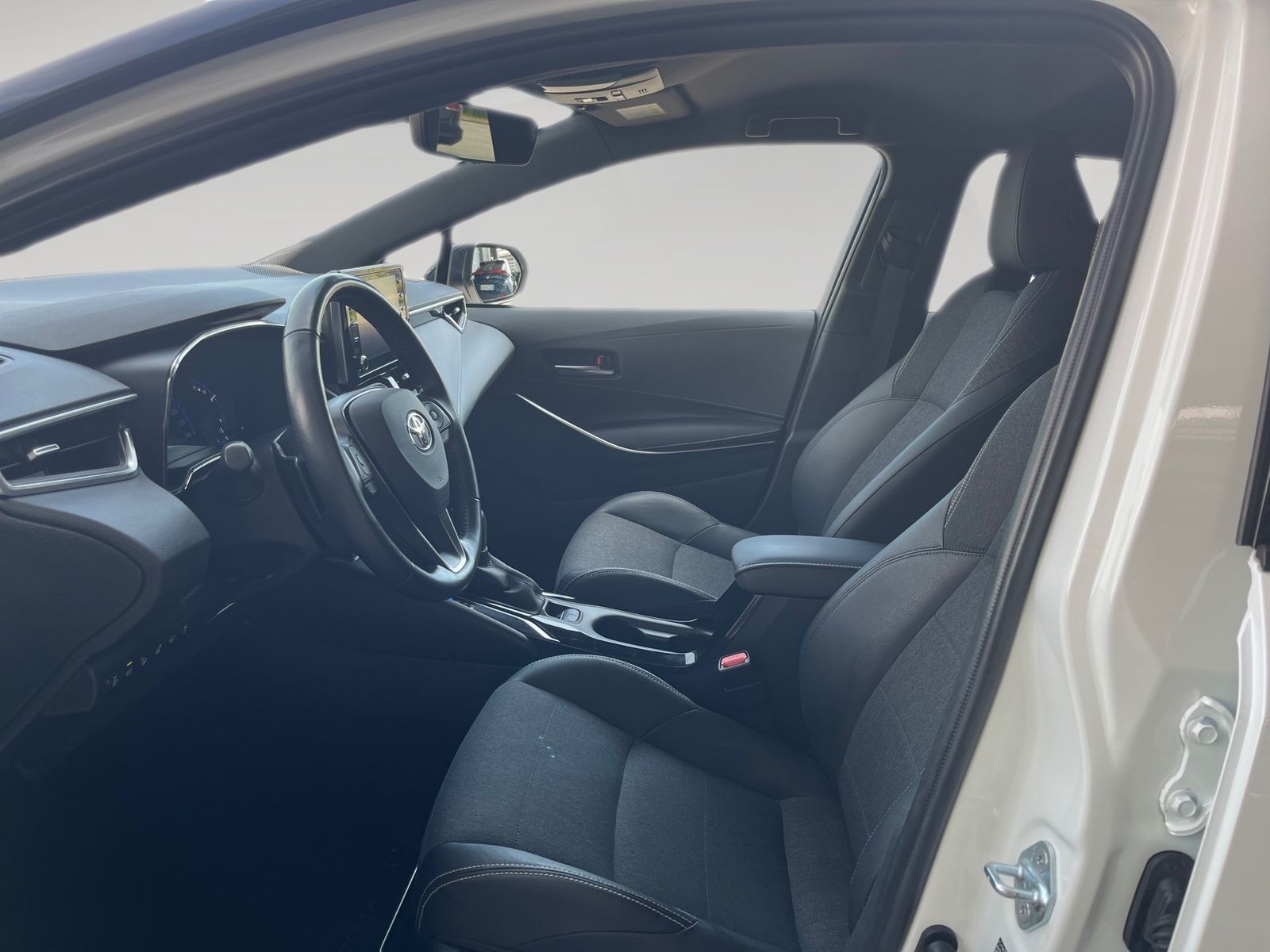 Toyota Corolla 2.0 Hybrid - Samsaru's Car Outlet