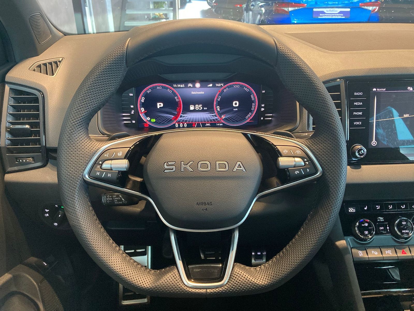 Skoda Karoq Sportline 1,5 TSI DSG*AHK*CANTON*360°*19´´