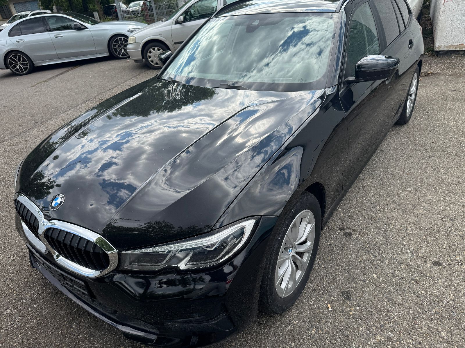 BMW 318 d Touring Advantage - Samsaru's Car Outlet