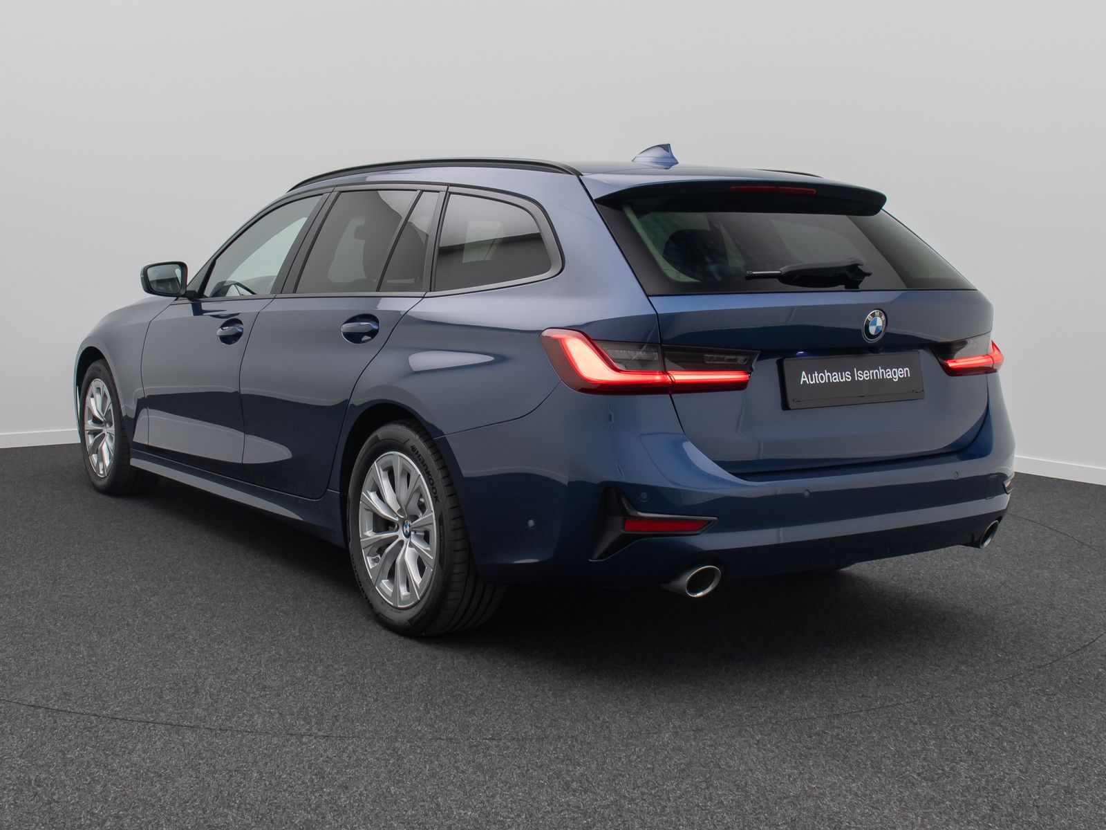 BMW 330i xD - Samsaru's Car Outlet