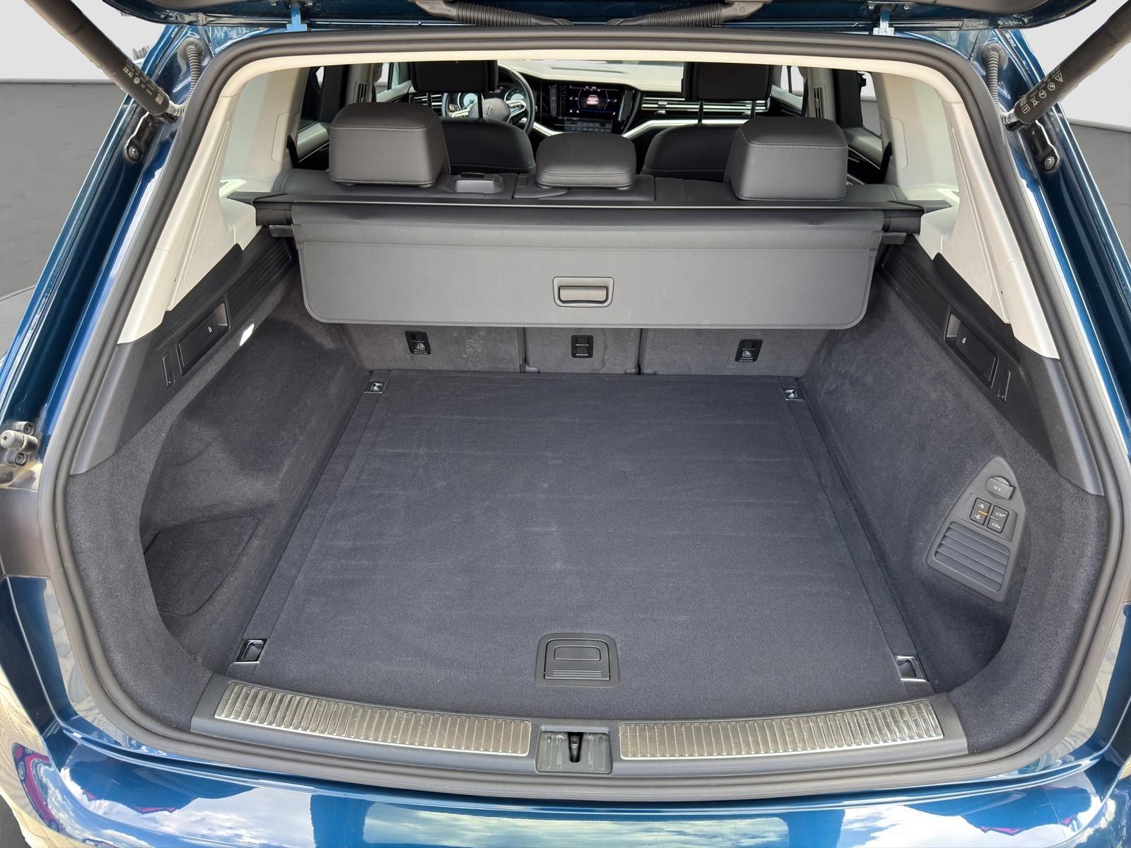 Volkswagen Touareg 3.0 TDI Elegance DSG 4M AHK STHZ ACC ARE