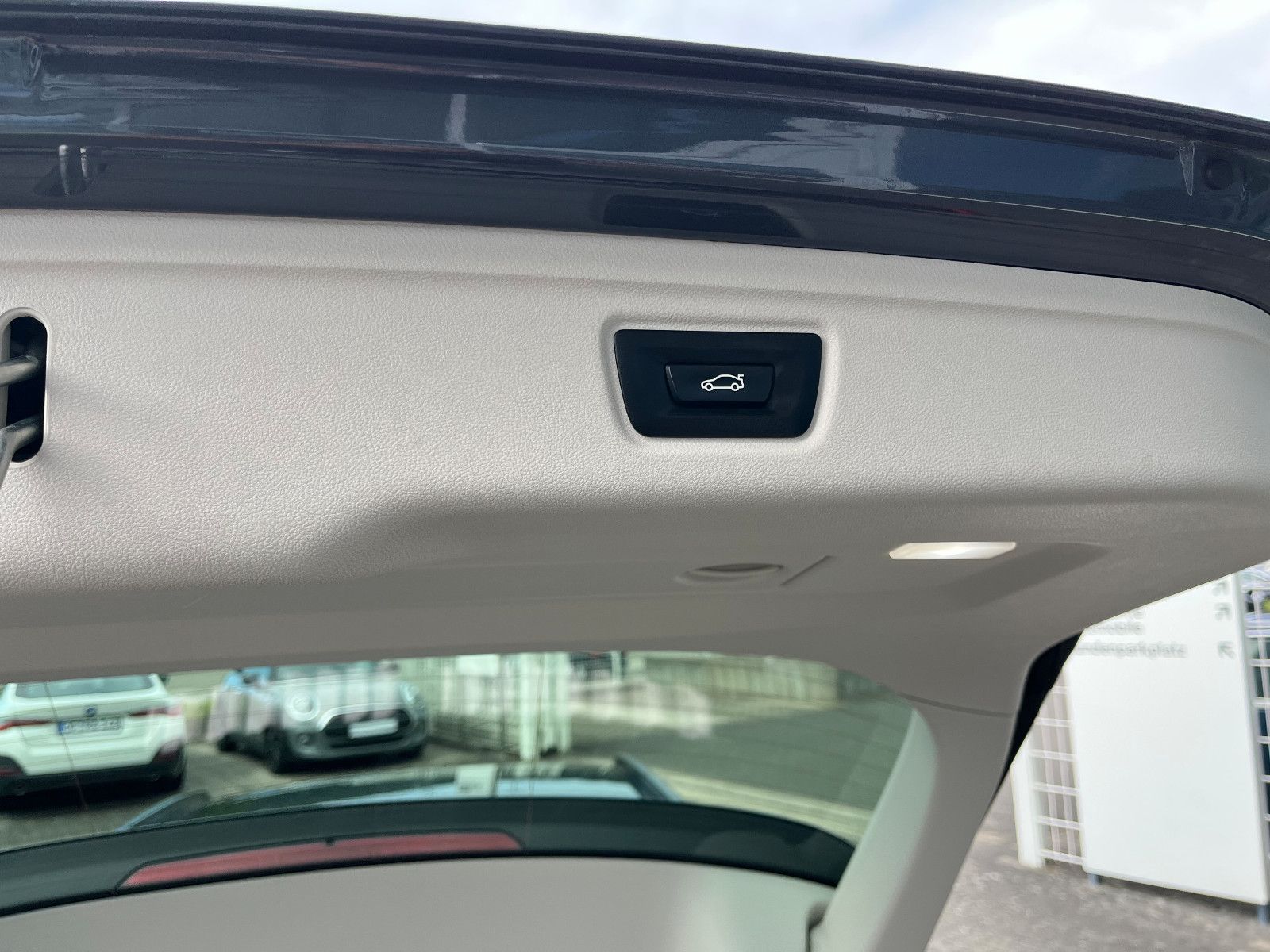 BMW 320iA G21 Tour - Samsaru's Car Outlet