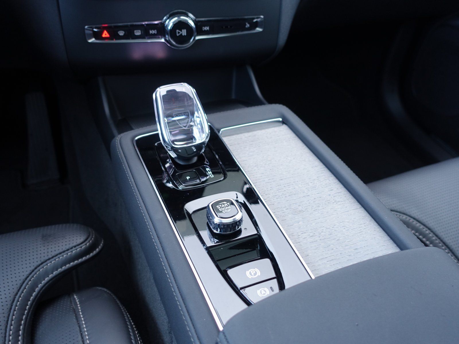 Volvo XC90 Plus Dark T8 AWD Plug-in Hybrid/B&W/Four-C