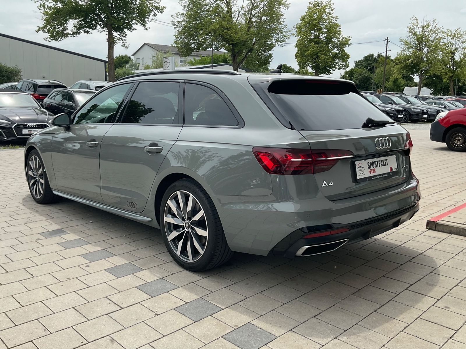 Audi A4 Av.40 TFSI quattro S line - Samsaru's Car Outlet