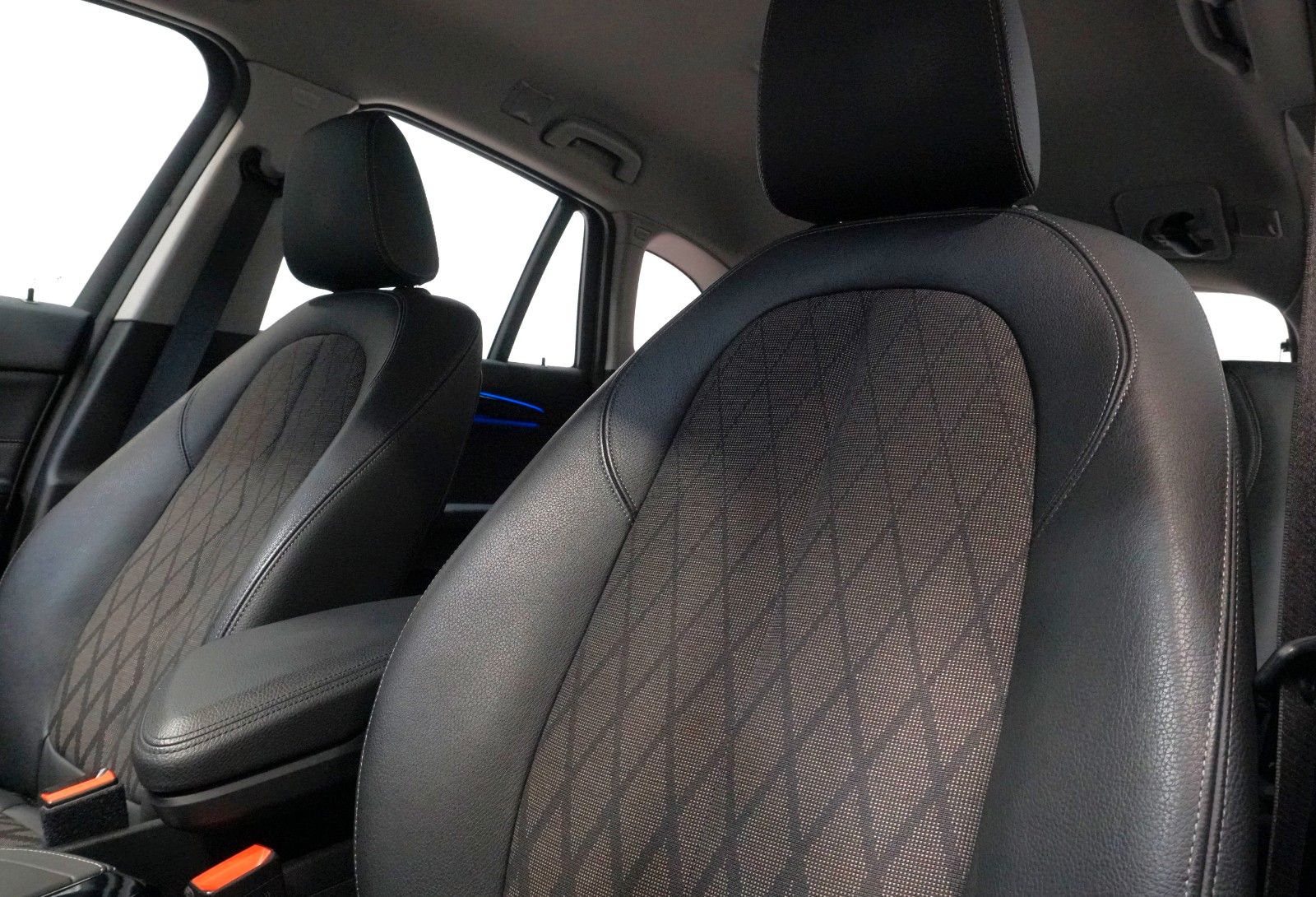 BMW X1 xDrive 20 d xLine - Samsaru's Car Outlet