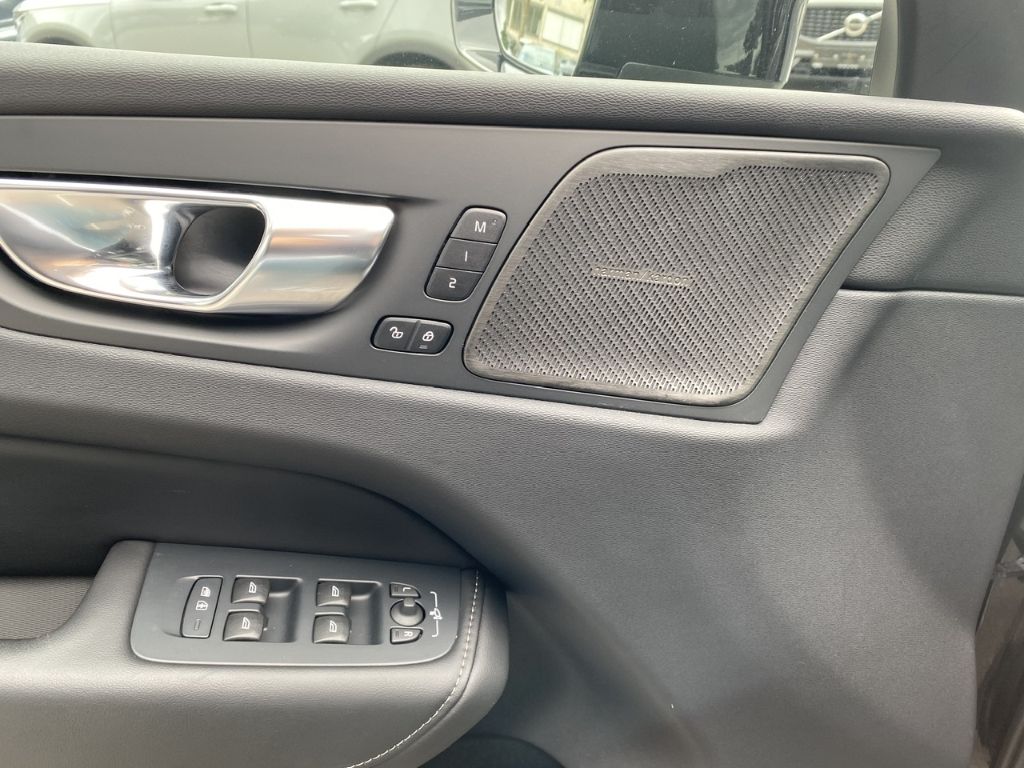 Volvo XC60 Ultra Black Edition Recharge Plug-In Hybrid