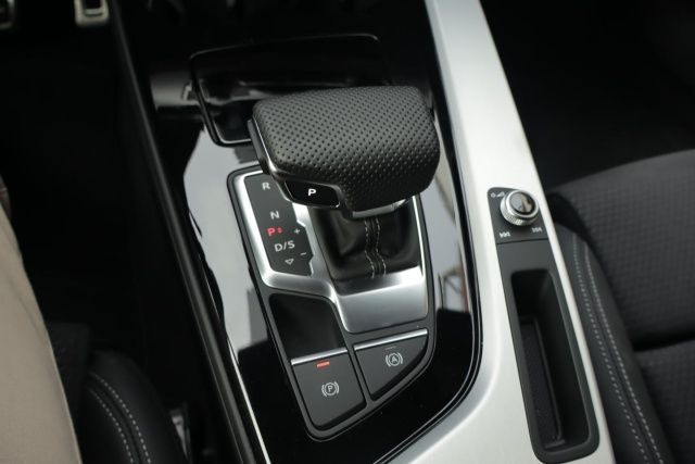 Audi A4 Avant 2.0 TDI quattro S line - Samsaru's Car Outlet