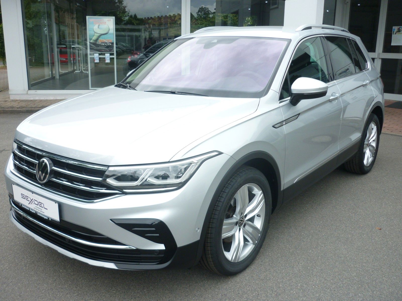 Volkswagen Tiguan 2.0 TDI Elegance - Samsaru's Car Outlet