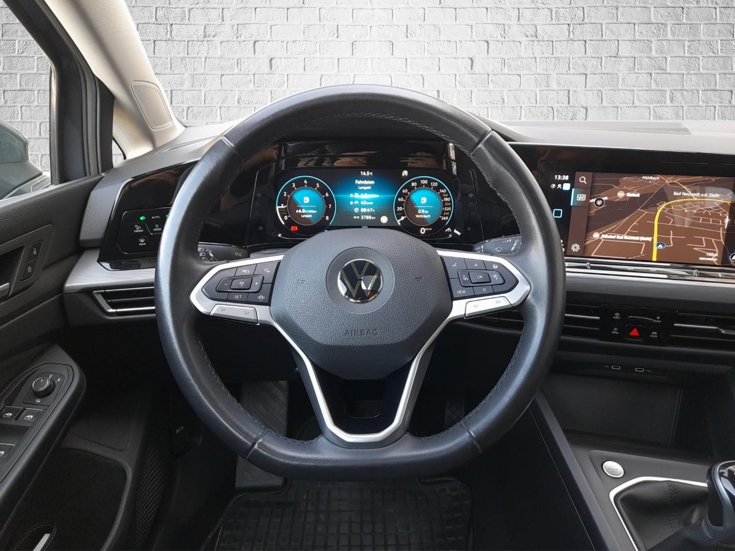 Volkswagen Golf Style VIII 1.5 TSI - Samsaru's Car Outlet
