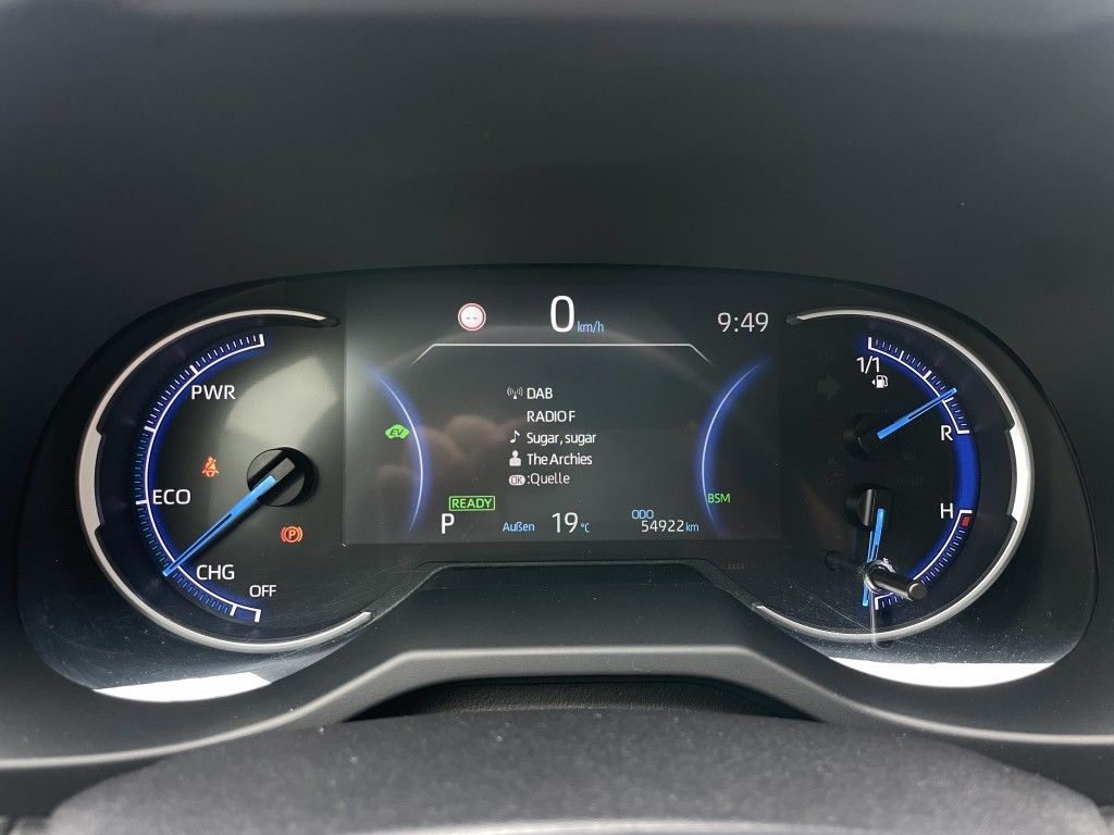 Toyota RAV 4 2.5 Hybrid Team - Samsaru's Car Outlet