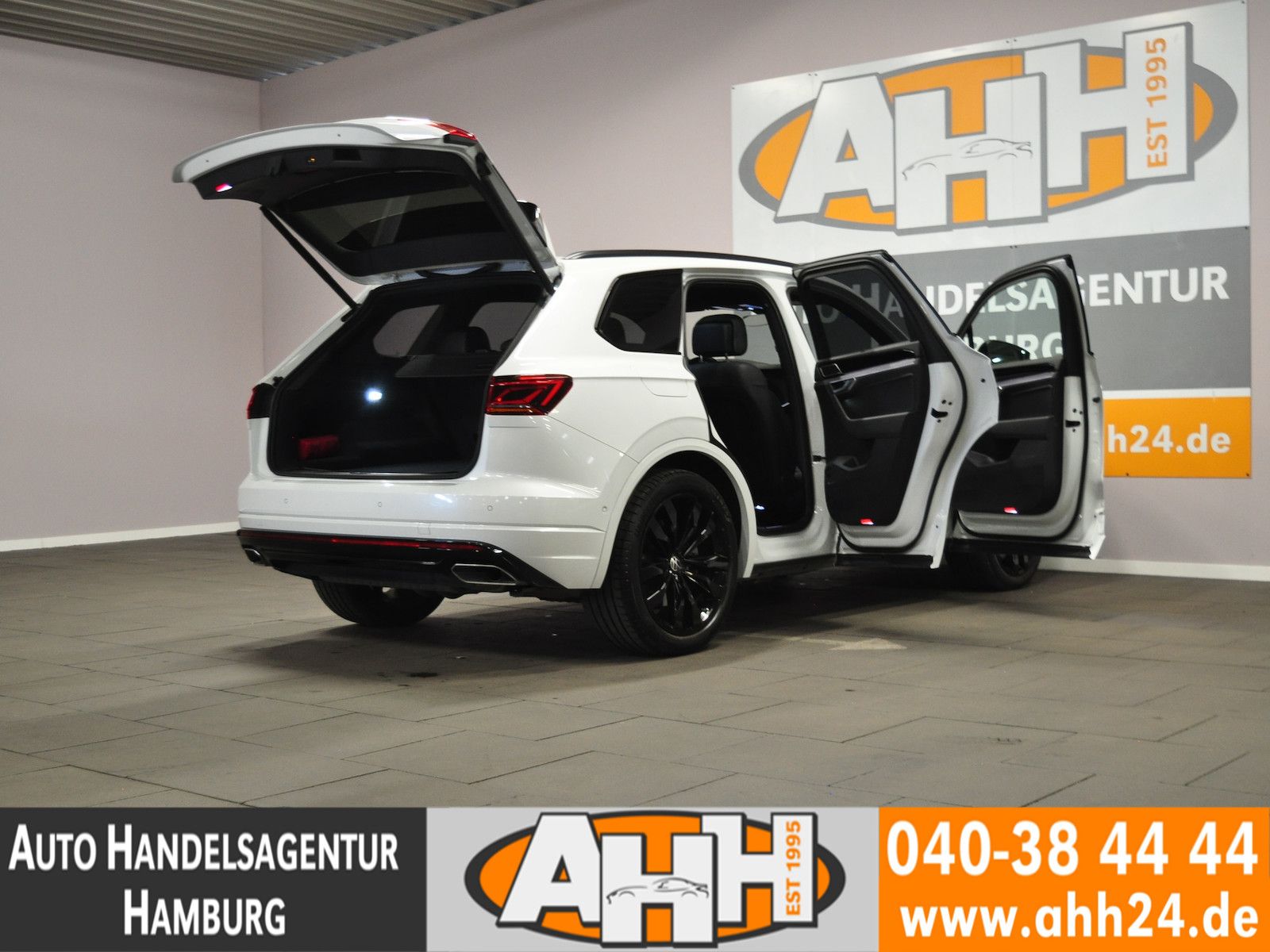 Volkswagen Touareg 3.0 TSI 4M R-LINE - Samsaru's Car Outlet