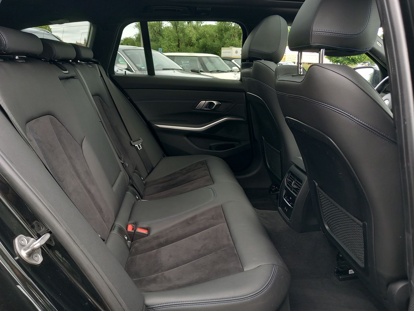 BMW 320d Touring xDrive Aut MSport - Samsaru's Car Outlet
