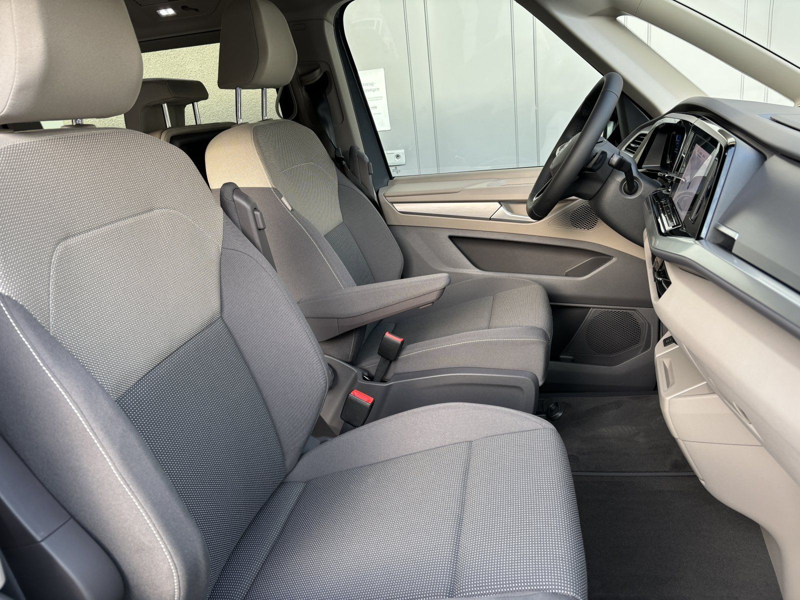 Volkswagen T7 Multivan 1.5 TSI OPF DSG Edition - Samsaru's Car Outlet