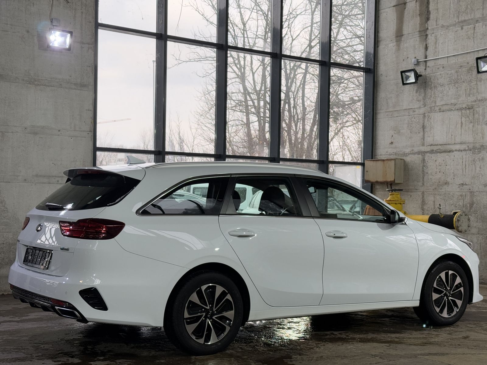 Kia Ceed Plug-in Hybrid Vision - Samsaru's Car Outlet