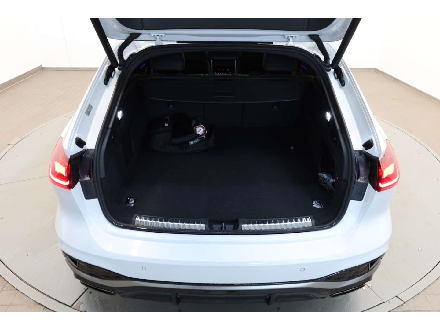 Audi A5 Avant e-hybrid quattro S line edition one B&O