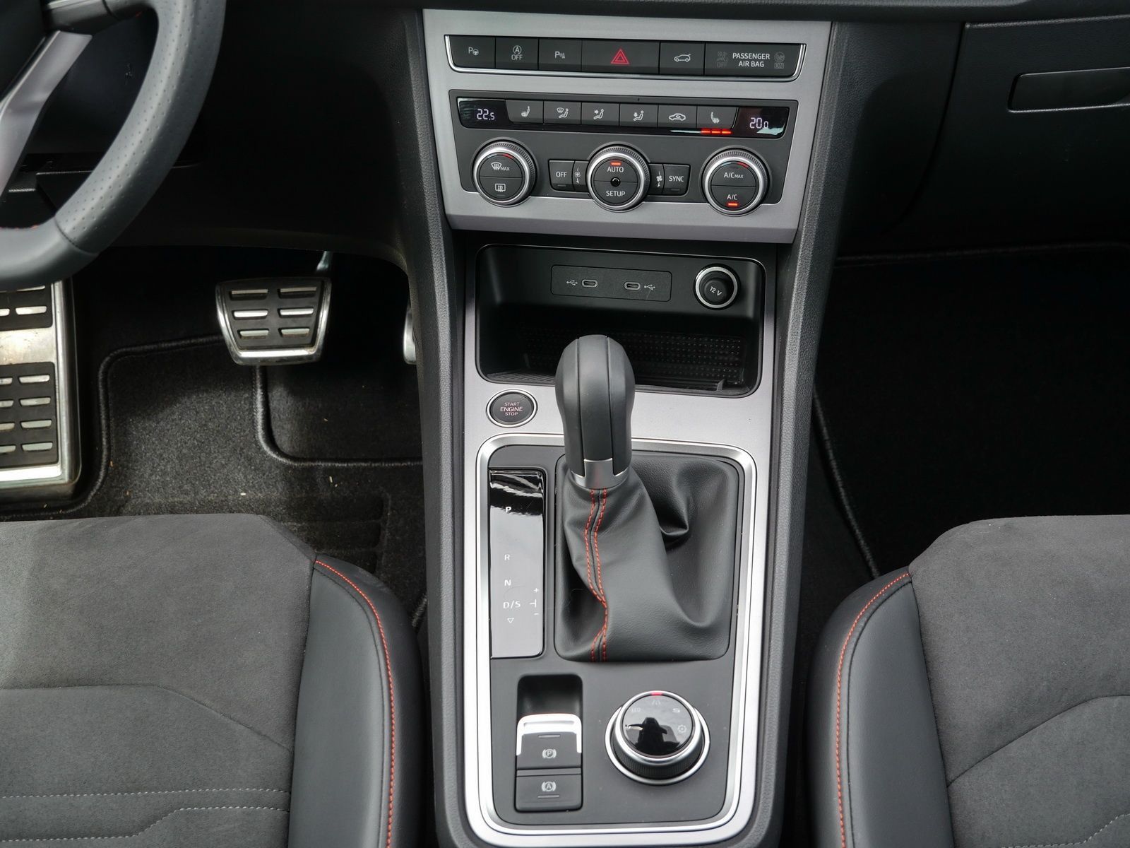 Seat Ateca 2.0 TDI FR AHK*LED*Navigation*ACC*AHK
