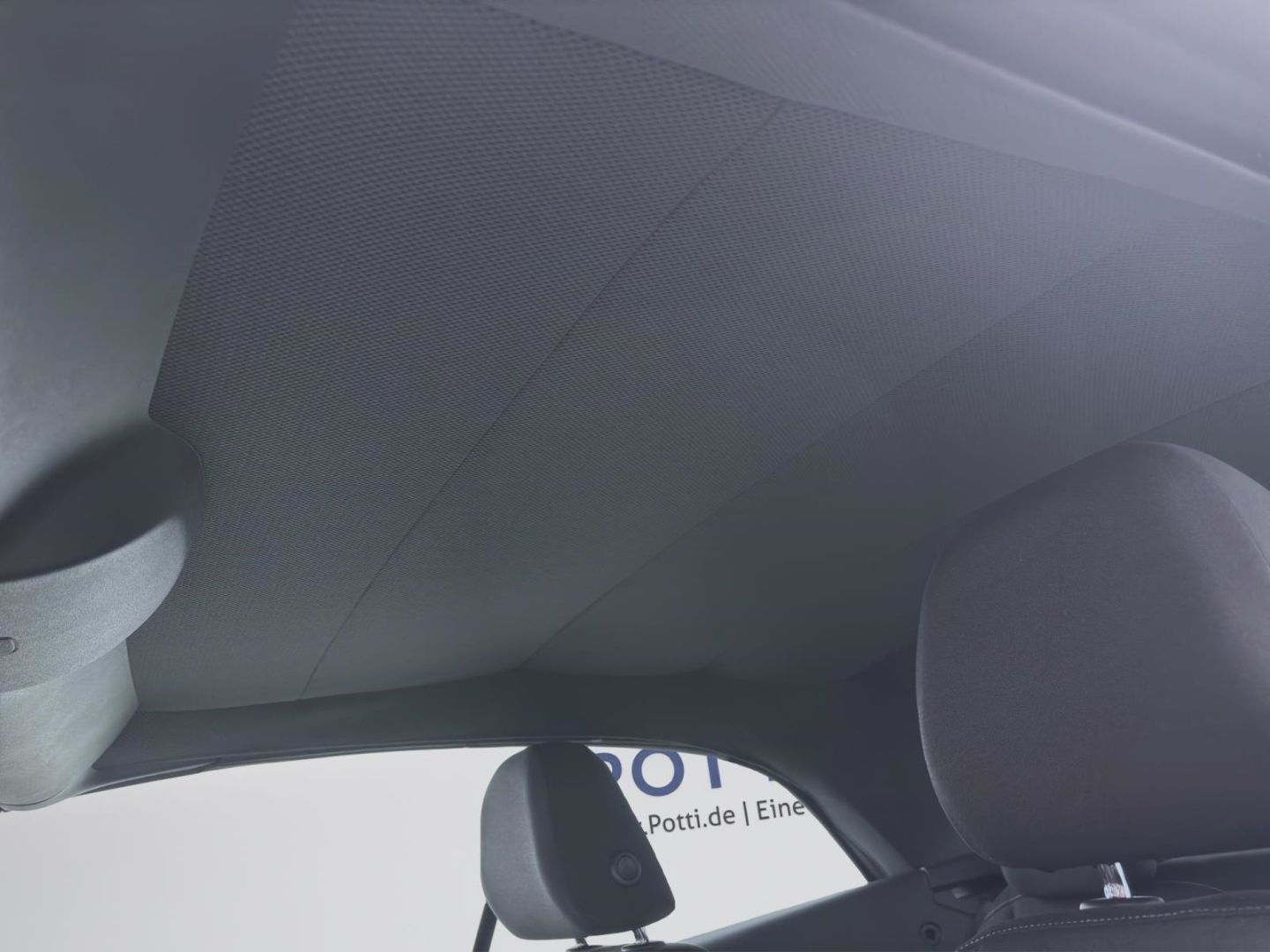 Volkswagen T-Roc 1.0 TSI STYLE - Samsaru's Car Outlet