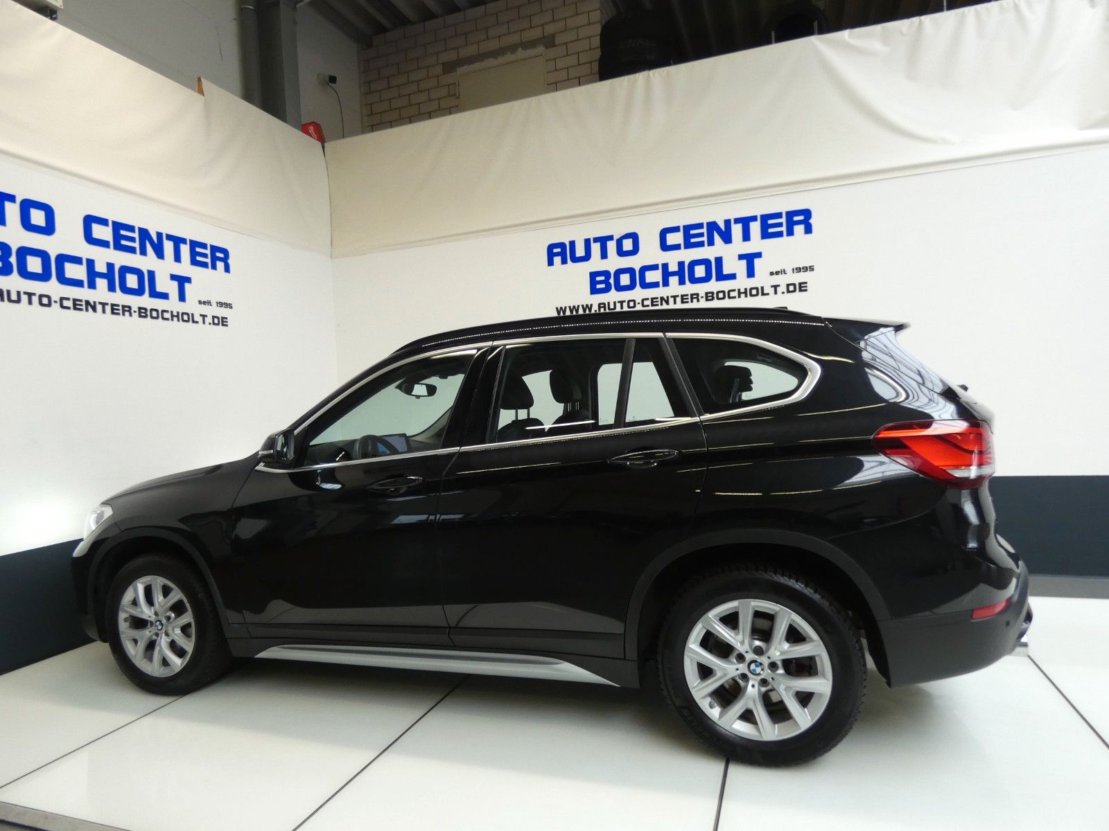 BMW X1 xDrive 20 i xLine - Samsaru's Car Outlet