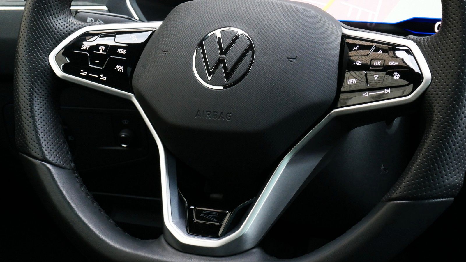 Volkswagen Tiguan R-LINE BLACK Pano 360° HuD Assist+ AHK 20