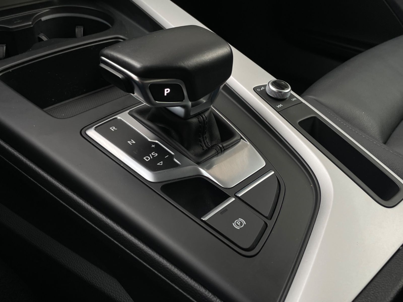 Audi A4 Lim. 40 TDI quattro advanced