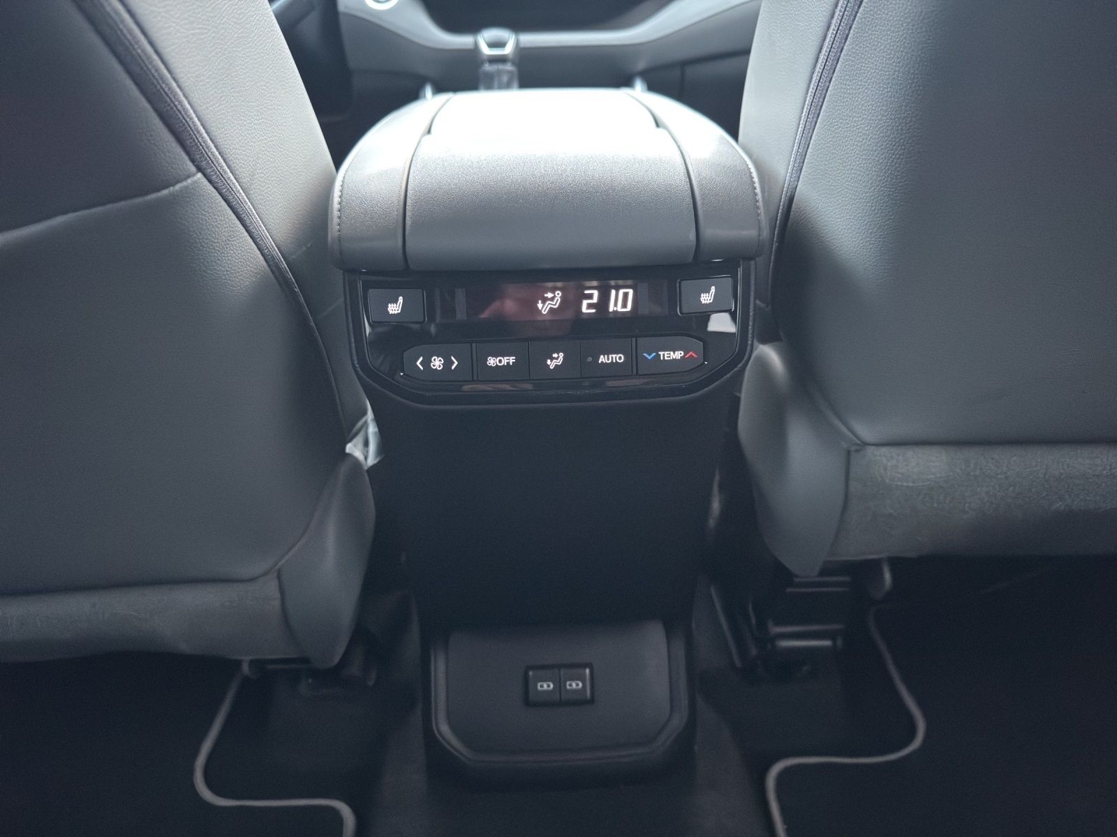 Toyota Highlander Hybrid Luxury 7 SITZER+LEDER+AHK+JBL