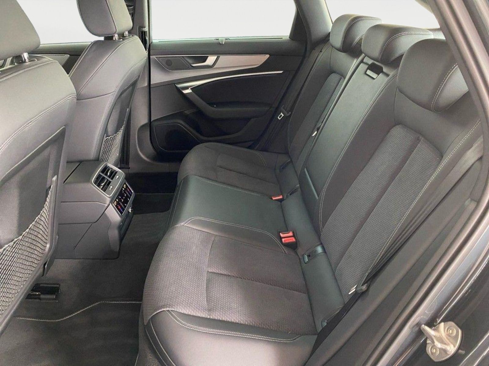Audi A6 Avant 45 TFSI quattro S line - Samsaru's Car Outlet