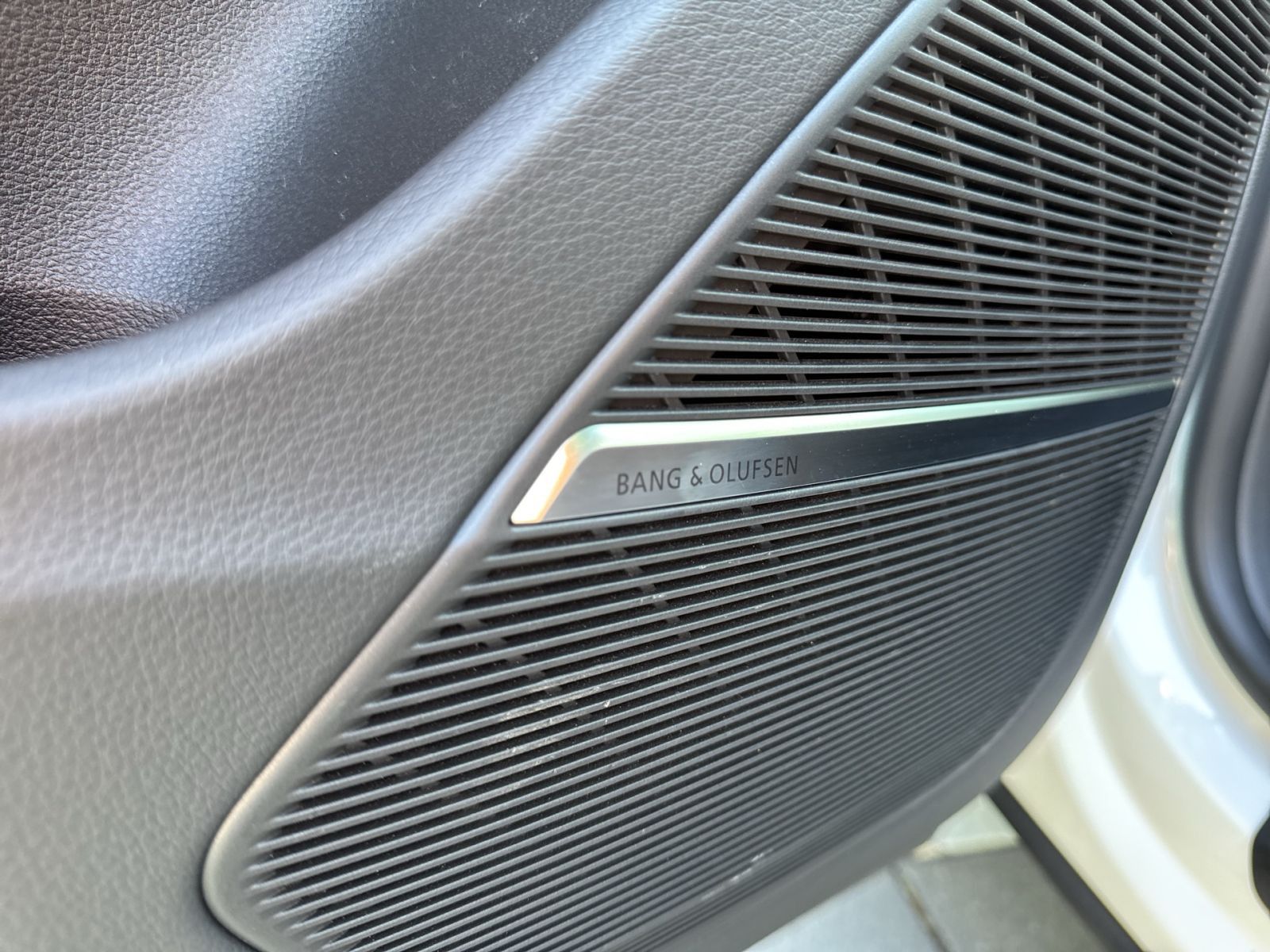 Audi Q8 S line 50 TDI AHK/StHz/HuD/22''/HDMatrix/4Len