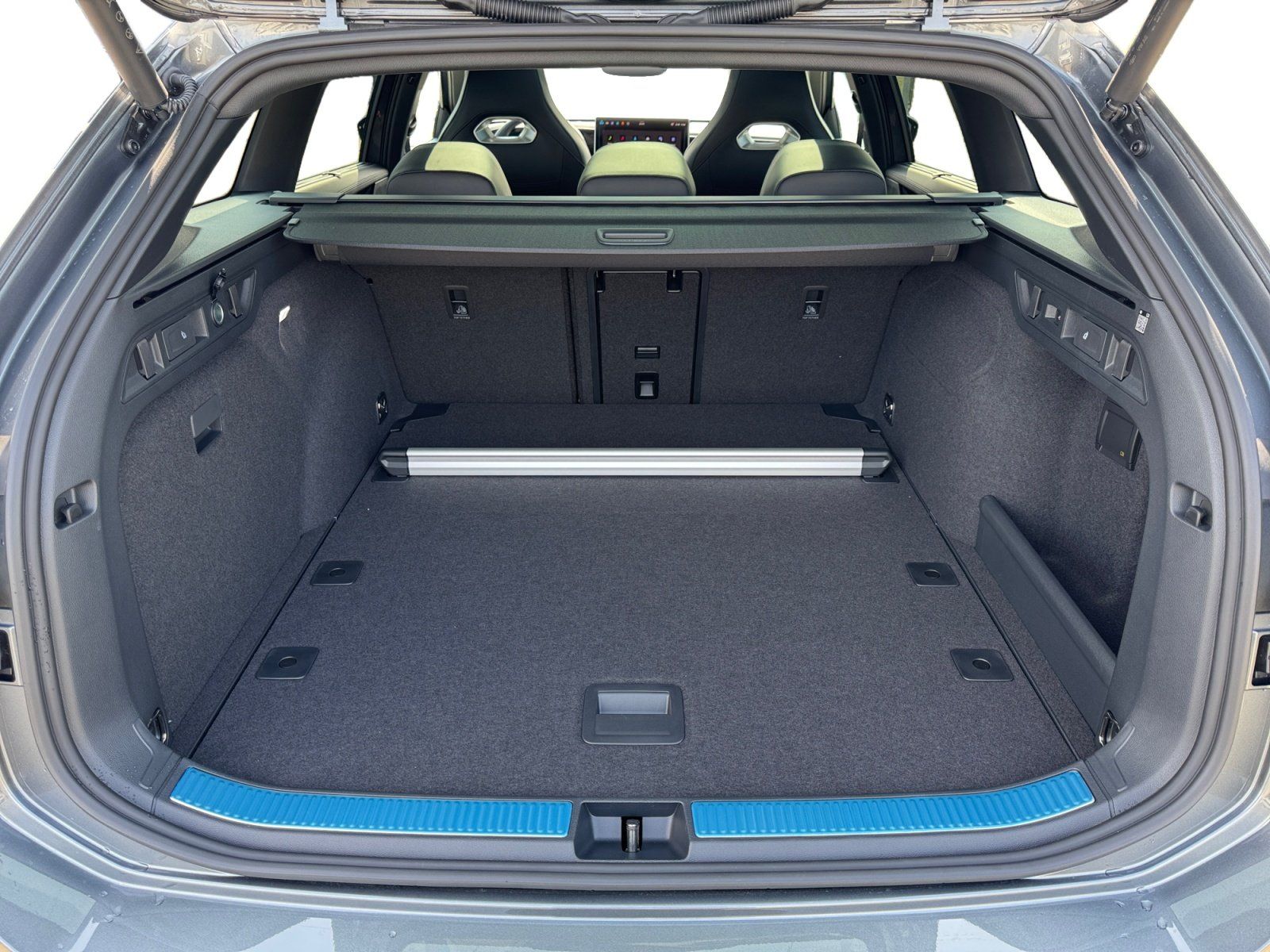 Volkswagen Passat Variant R-Line TDI DSG 4Motion|AHK|PANO|A