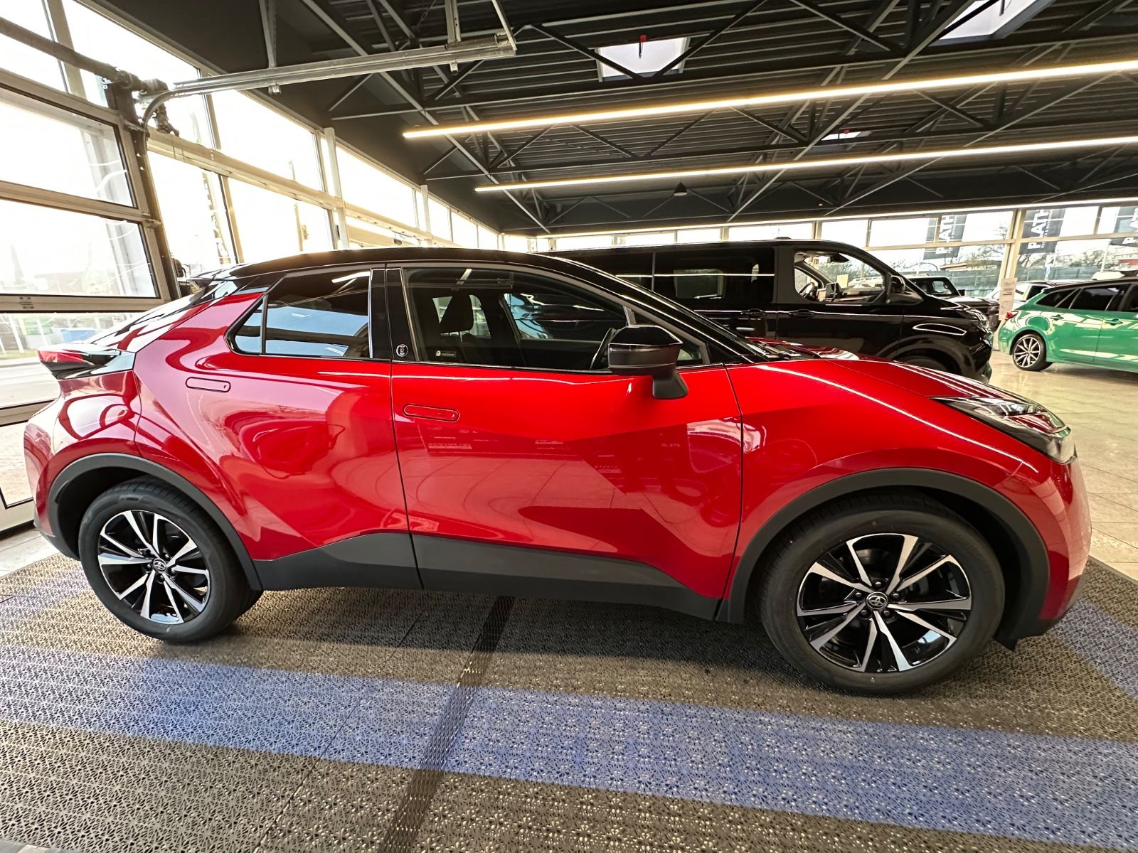 Toyota C-HR Hybrid FWD - Samsaru's Car Outlet