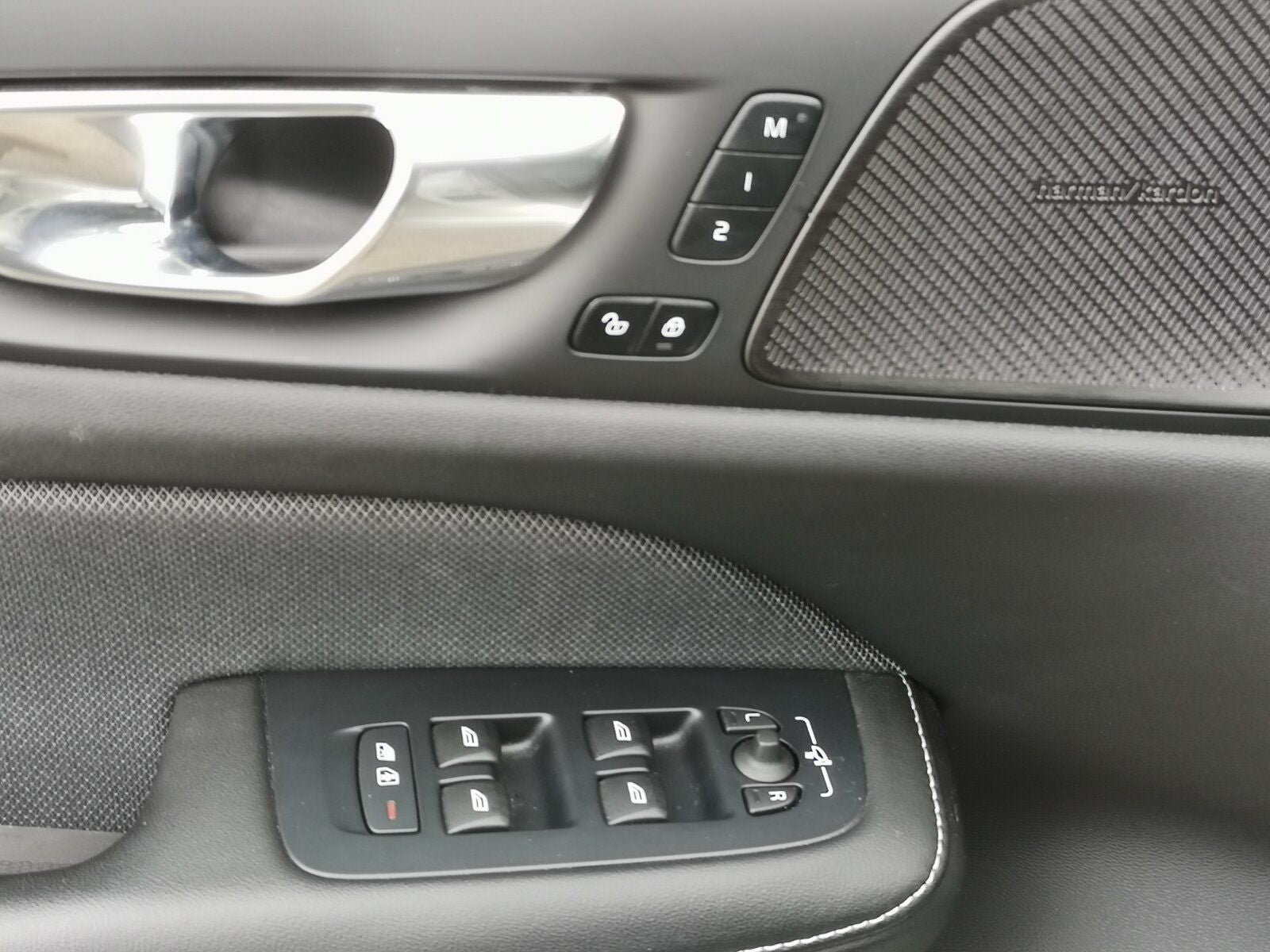 Volvo V60 Recharge T8 Plus Dark Long Range PANO|AHK|