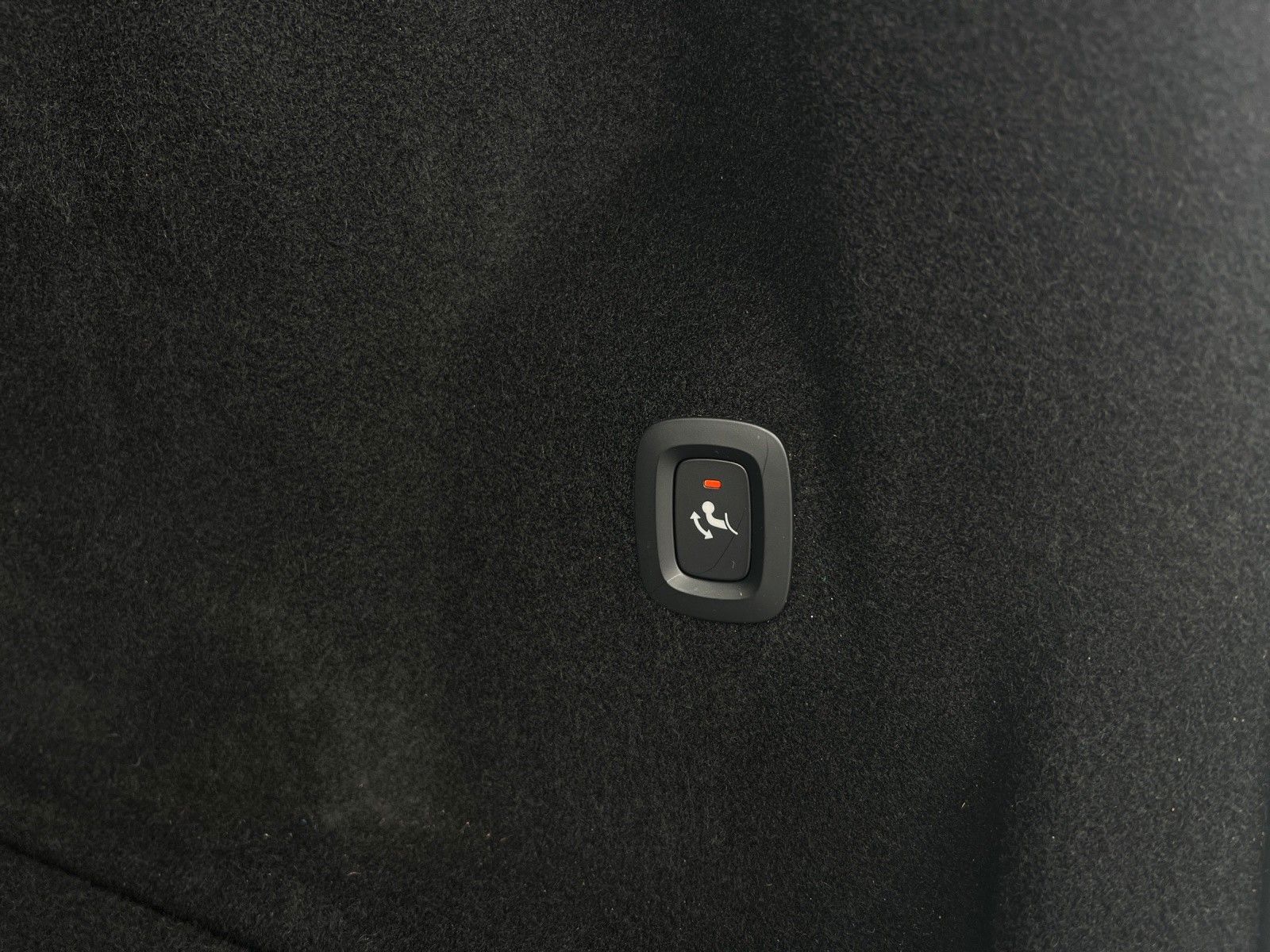 Volvo XC60 B4 D AWD R Design - Samsaru's Car Outlet