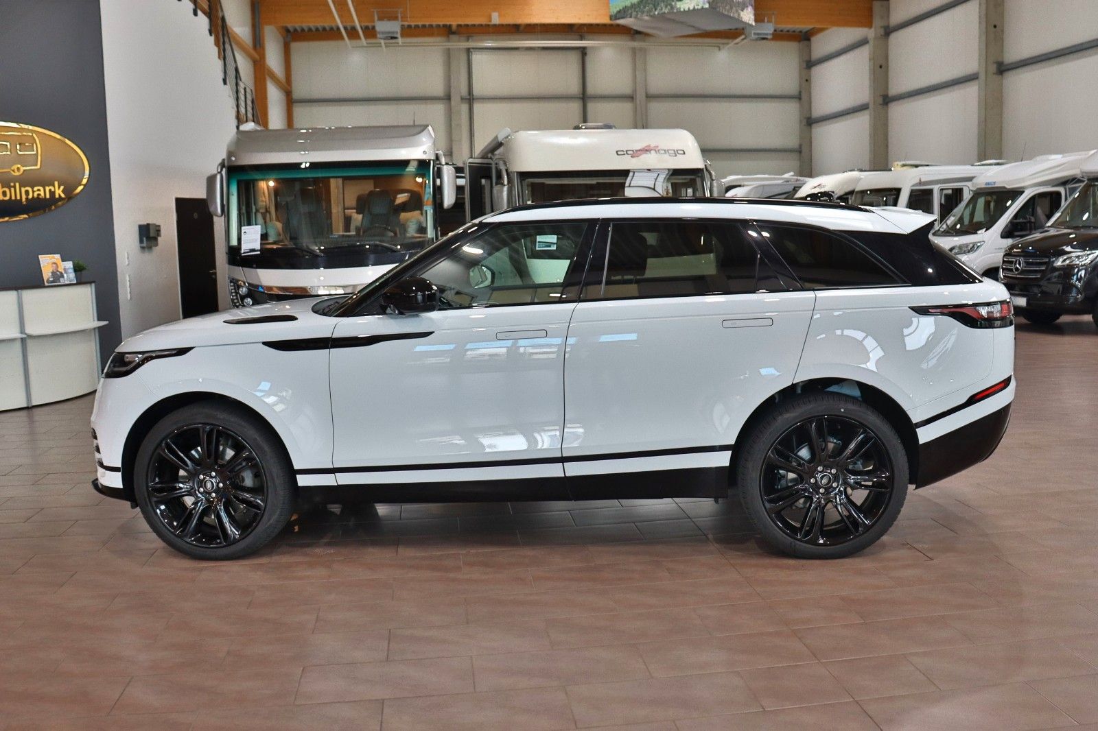 Range Rover Velar 300 R-Dynamic SE - Samsaru's Car Outlet