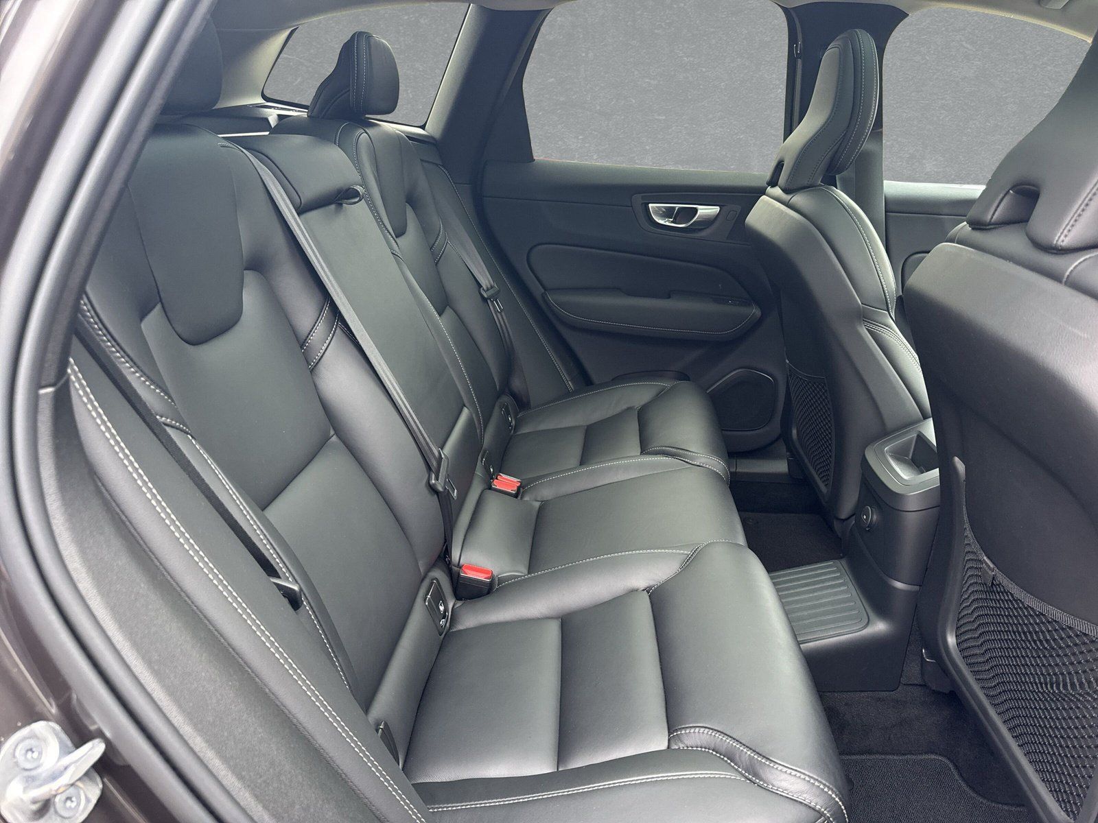 Volvo XC60 T8 Plug In AWD+360°Kamera+AHK+21 Zoll