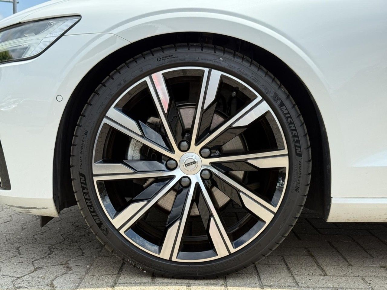 Volvo S60 B4 Plus Dark/Leder/Navi/Pano/Standhz/20Zoll