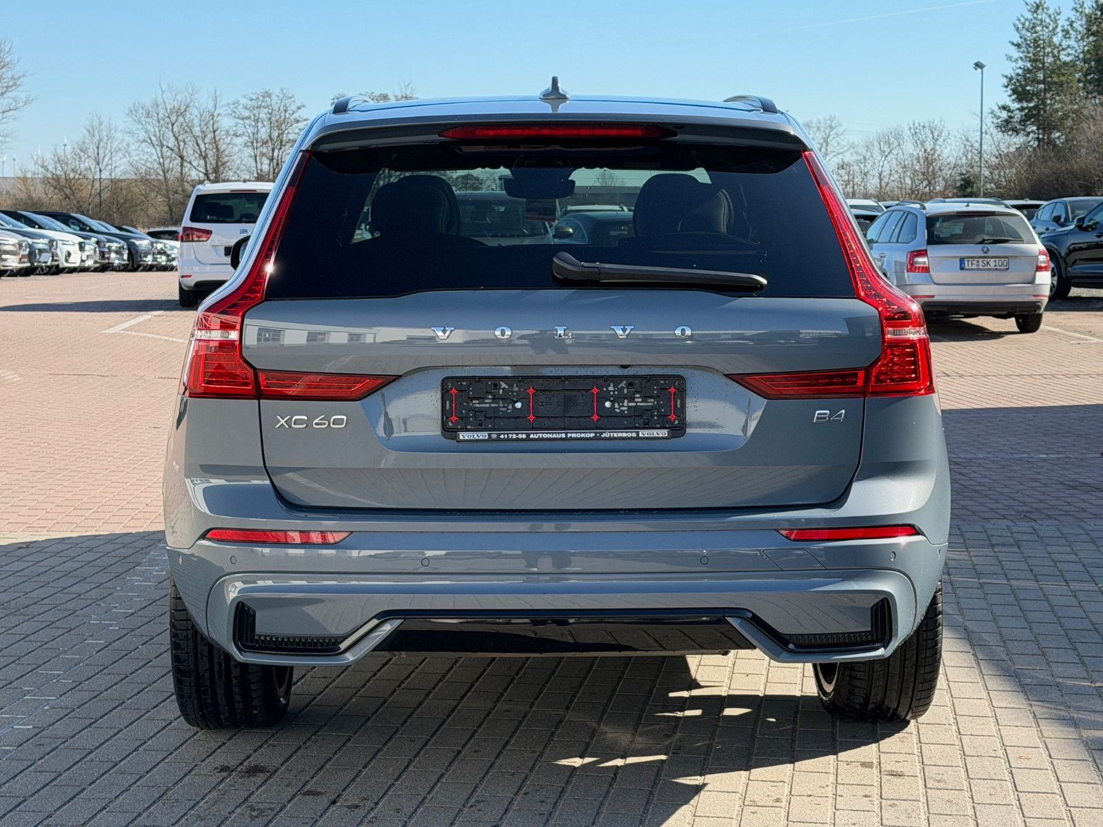 Volvo XC60 B4 B Plus Dark*H&K*360°*PANO*AHK*STHZG*