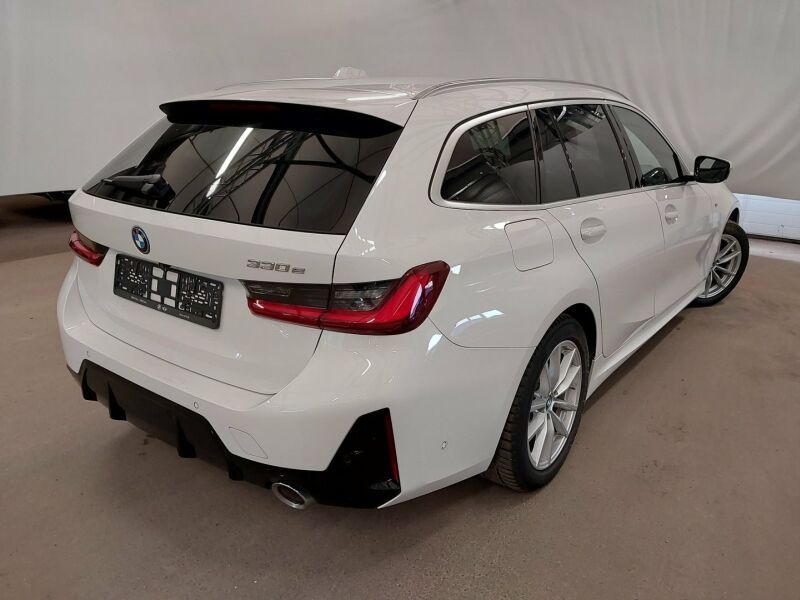 BMW 330e Aut. M Sportpaket - Samsaru's Car Outlet