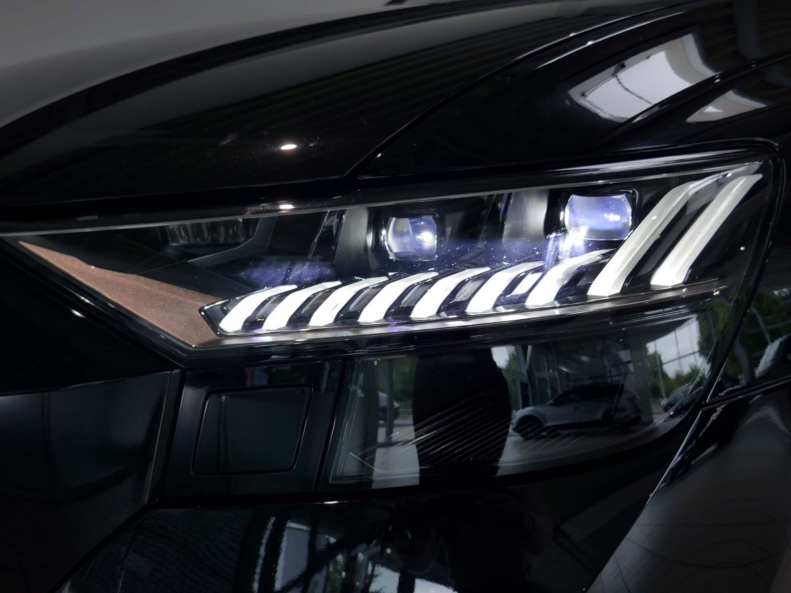 Audi RS Q8 quattro 4.0 V8 441 kW | LED RFK AHK Navi